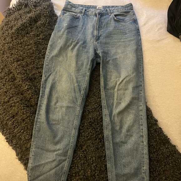 BDG/ Urban Outfitters Mom Jeans - Picture 1 of 3